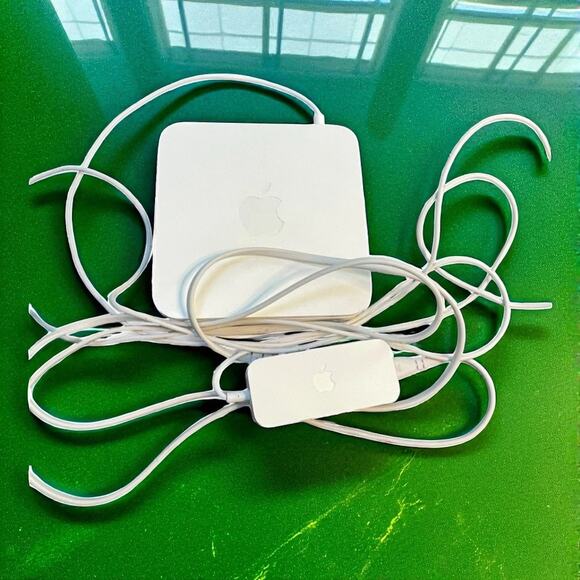 Apple AirPort Extreme A1408 WiFi Base Station Wireless Router Adapter Network - Picture 1 of 11